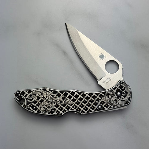 Custom 1-of-1 Hand Engraved Spyderco — Quatrefoil & 24K Gold Inlay