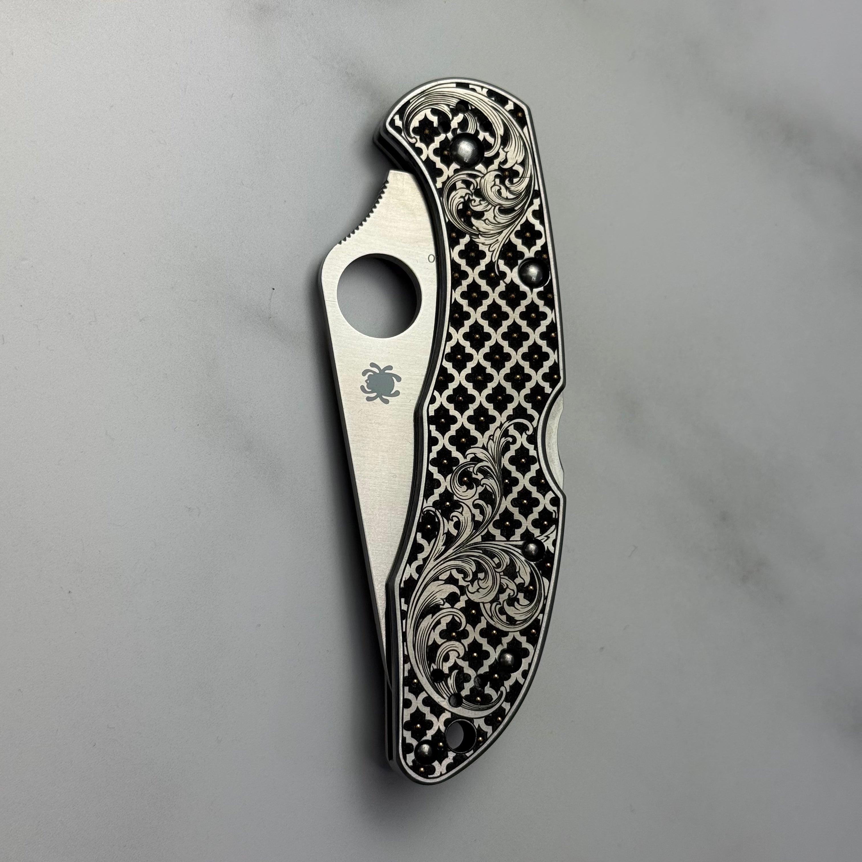 Custom 1-of-1 Hand Engraved Spyderco — Quatrefoil & 24K Gold Inlay