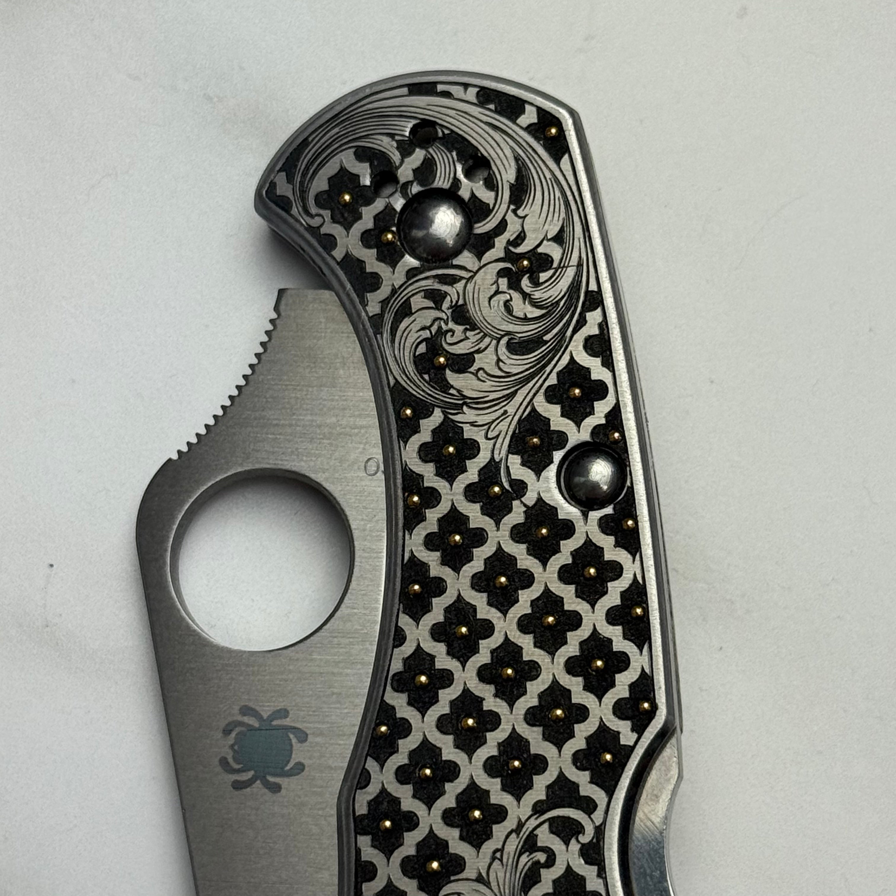 Custom 1-of-1 Hand Engraved Spyderco — Quatrefoil & 24K Gold Inlay
