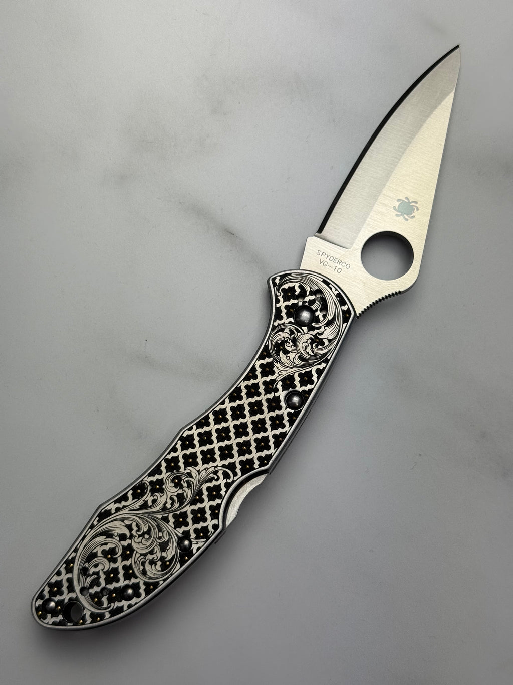Custom 1-of-1 Hand Engraved Spyderco — Quatrefoil & 24K Gold Inlay