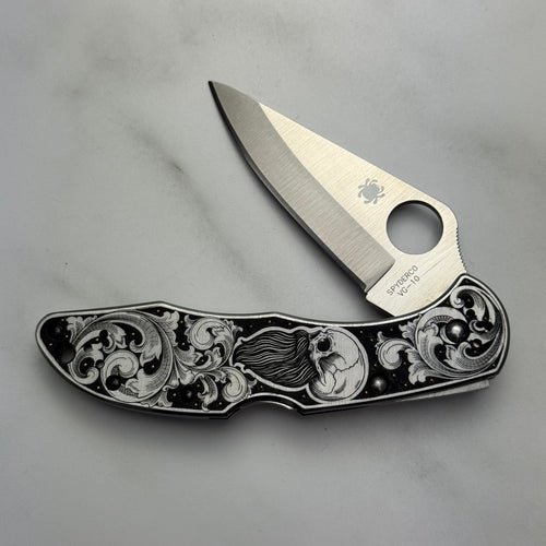 Custom 1-of-1 Hand Engraved Spyderco — American Scroll, 24K Gold & Bearded Skull Portrait