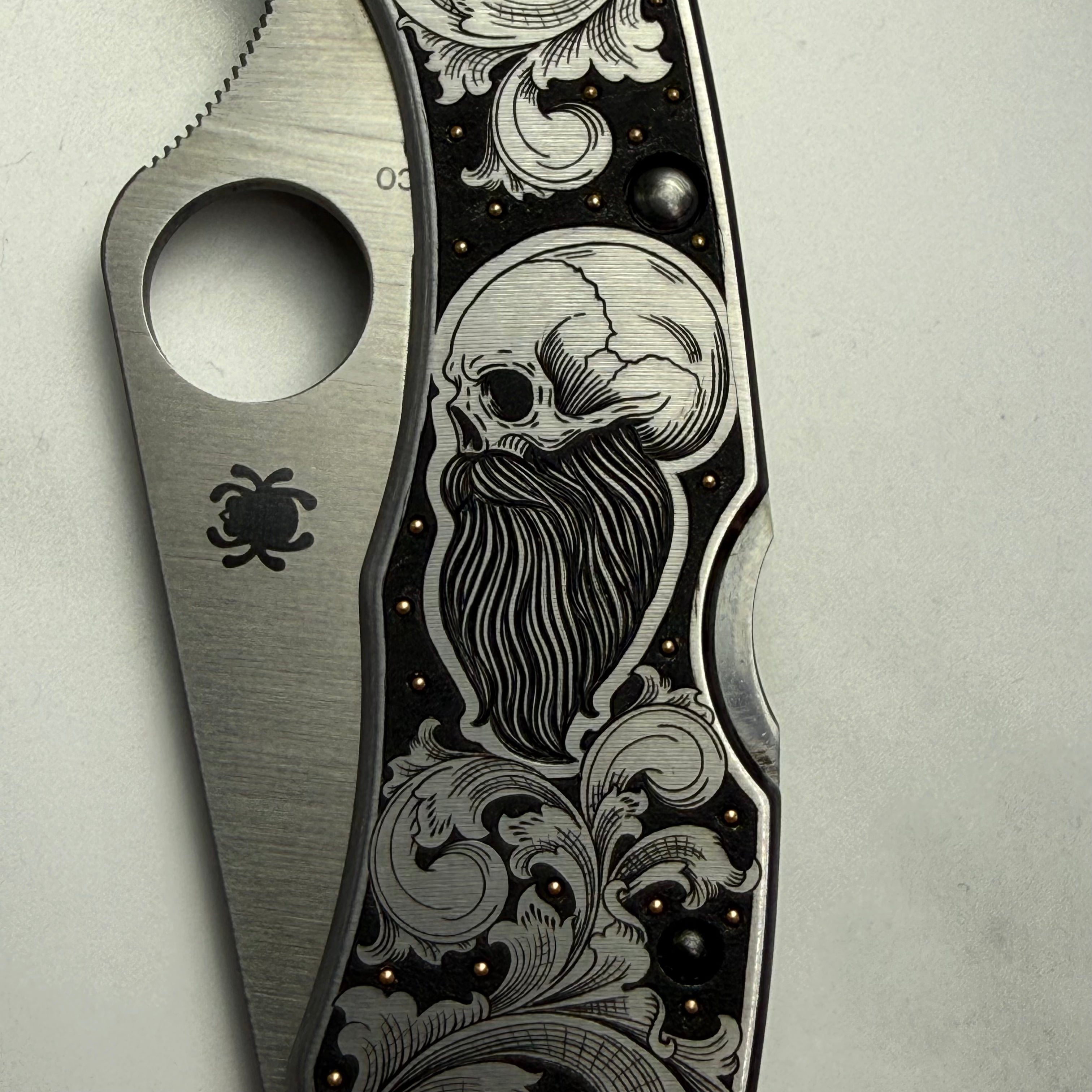 Custom 1-of-1 Hand Engraved Spyderco — American Scroll, 24K Gold & Bearded Skull Portrait