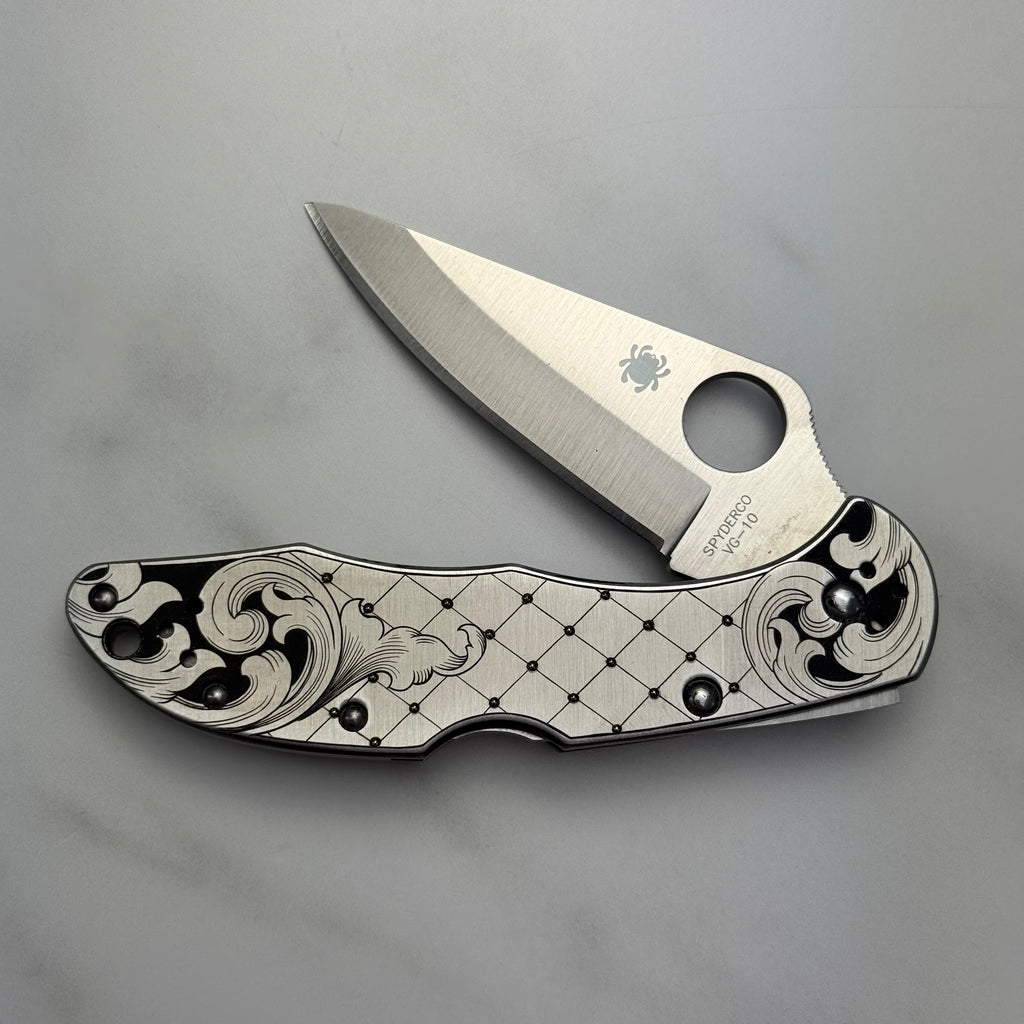 Custom 1-of-1 Hand Engraved Spyderco — Diamond Cut, 24K Gold Inlay & American Scroll No. 2