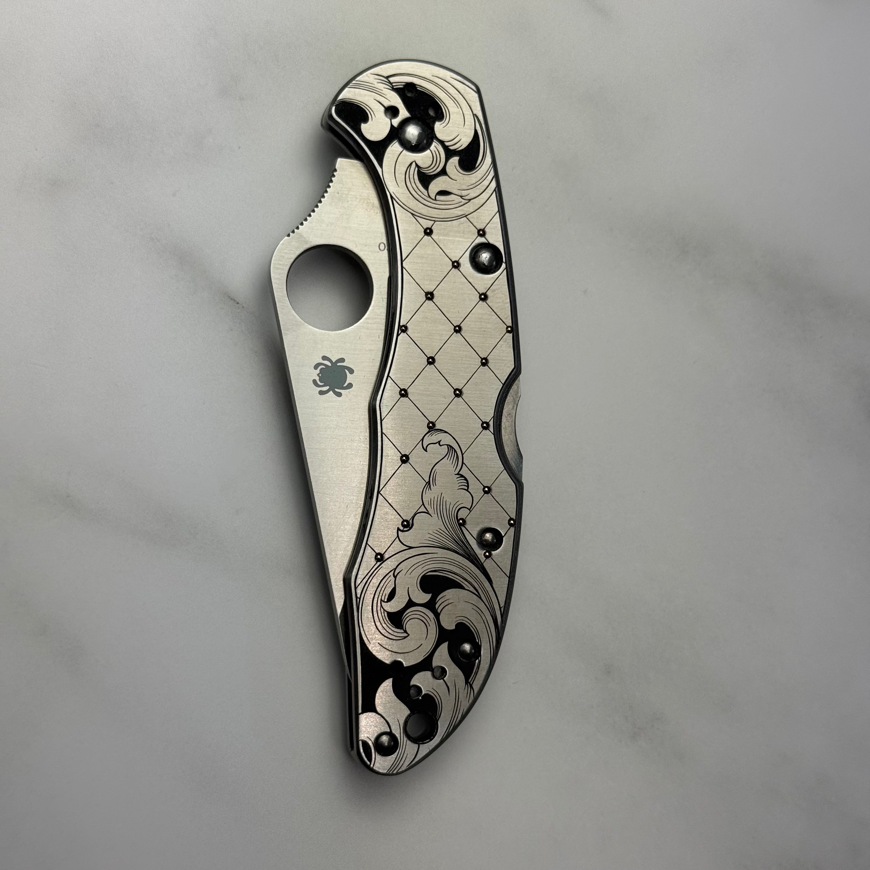 Custom 1-of-1 Hand Engraved Spyderco — Diamond Cut, 24K Gold Inlay & American Scroll No. 2