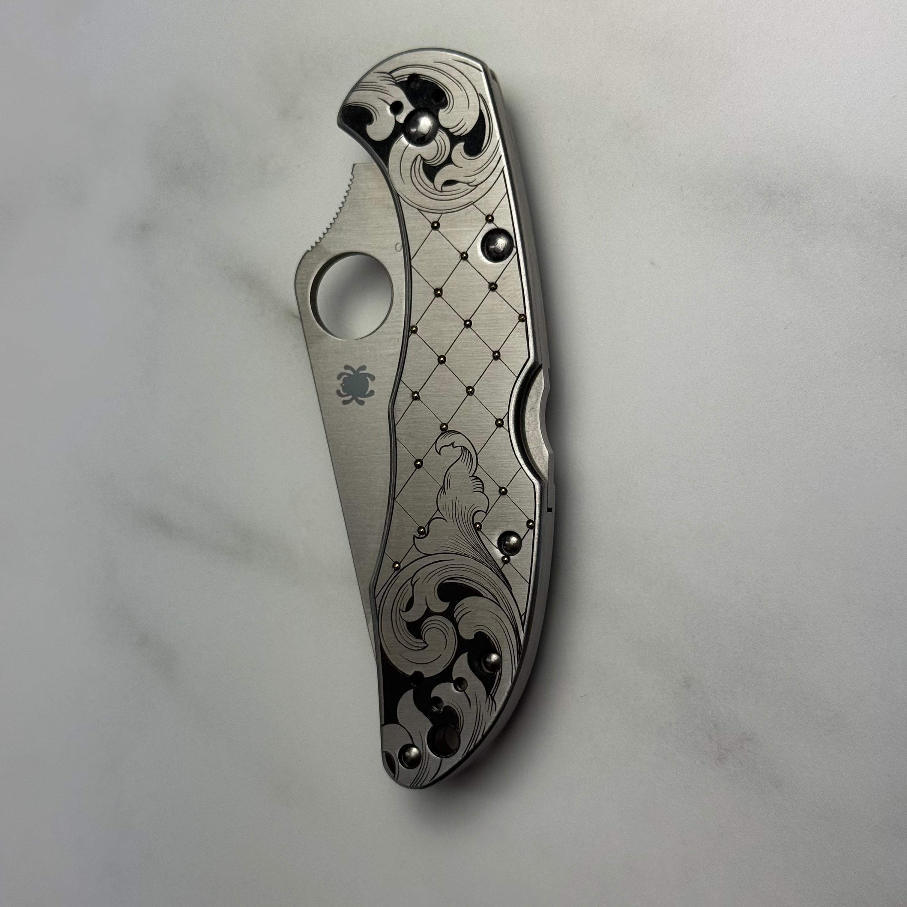 Custom 1-of-1 Hand Engraved Spyderco — Diamond Cut, 24K Gold Inlay & American Scroll No. 2