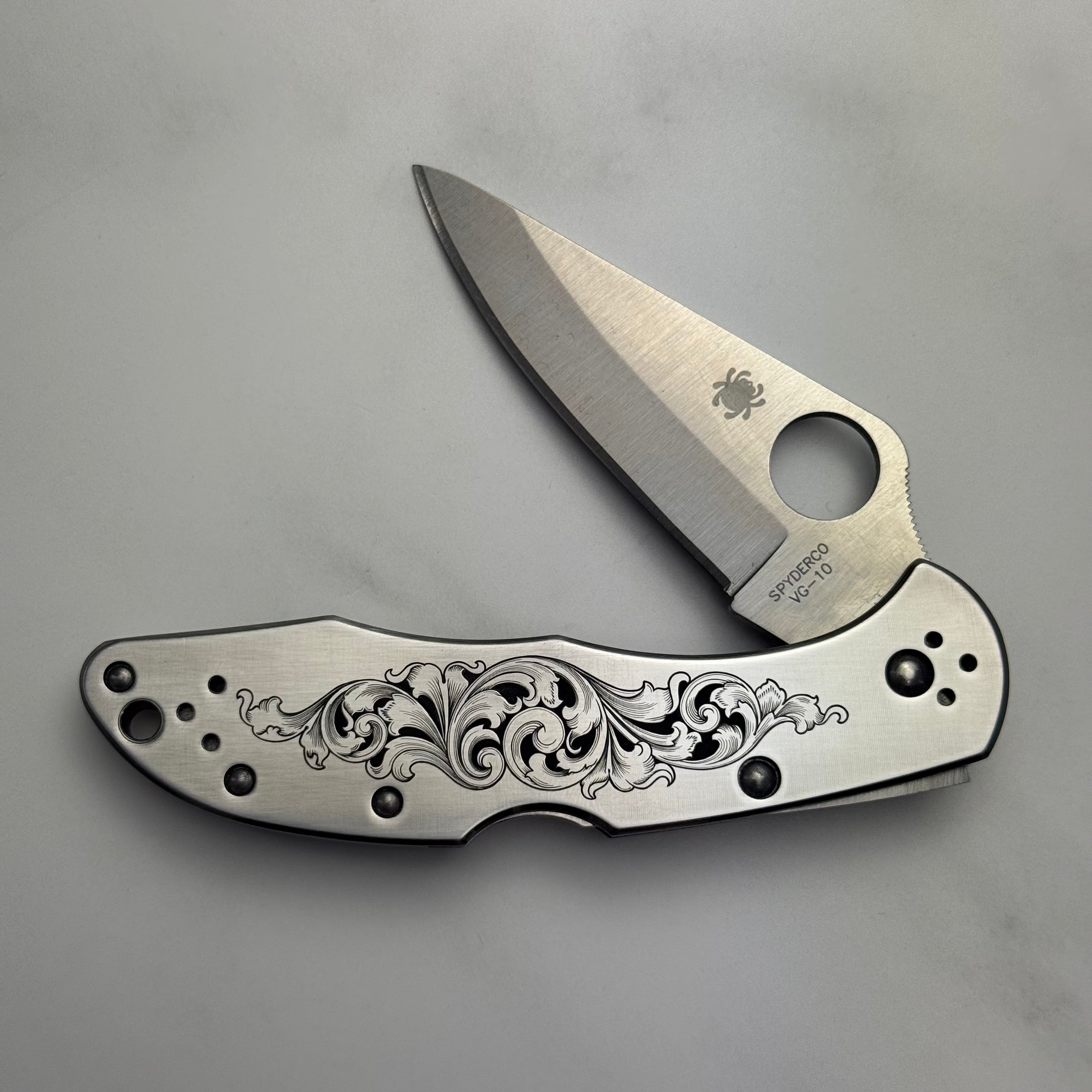 Custom 1-of-1 Hand Engraved Spyderco — American Scroll with Paint Fill