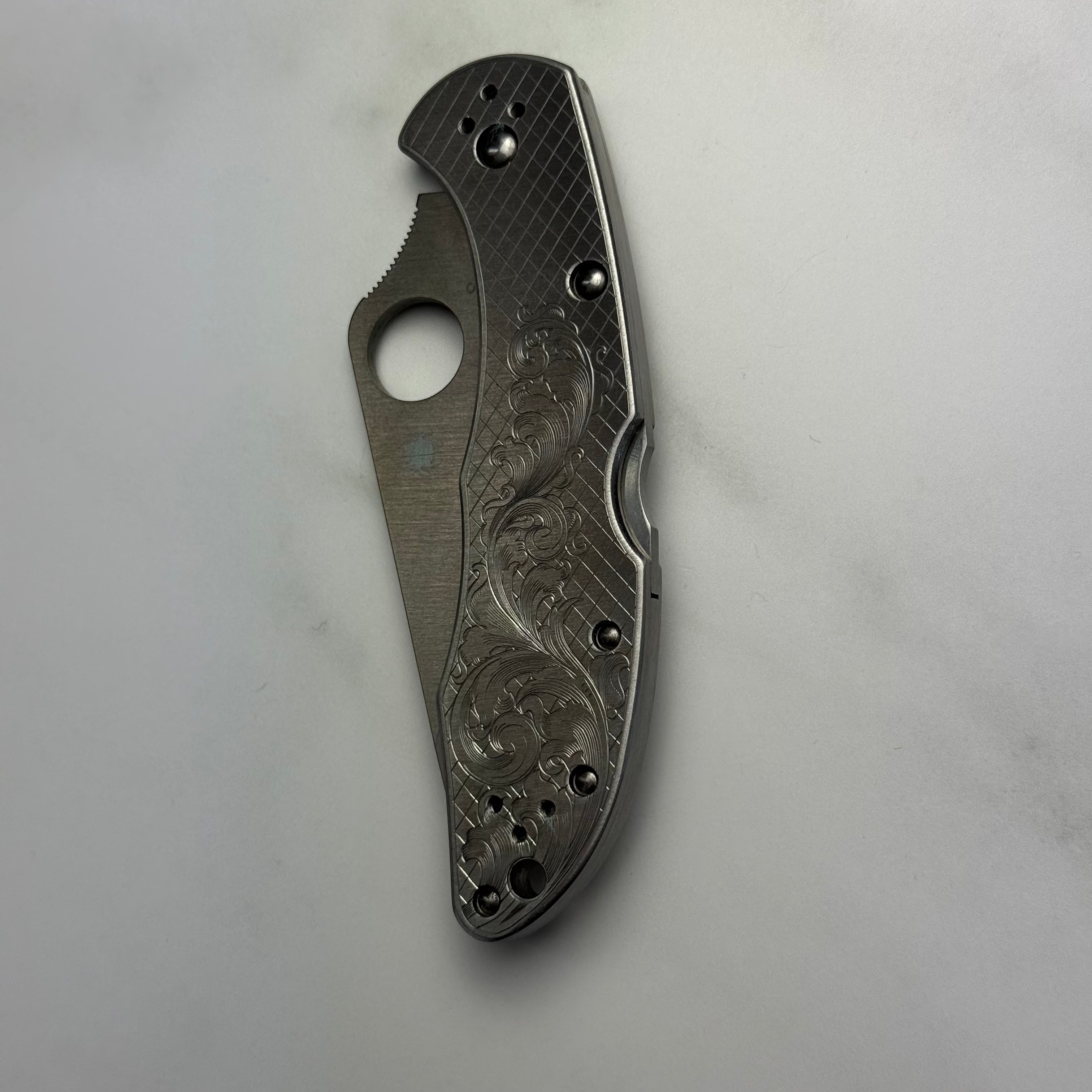 Custom 1-of-1 Hand Engraved Spyderco — Diamond Background with Rising American Scroll