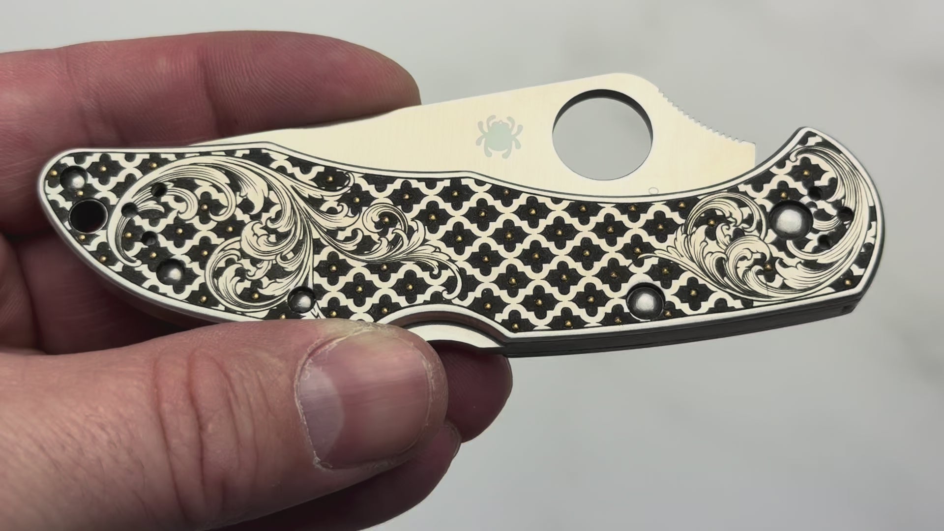Custom 1-of-1 Hand Engraved Spyderco — Quatrefoil & 24K Gold Inlay