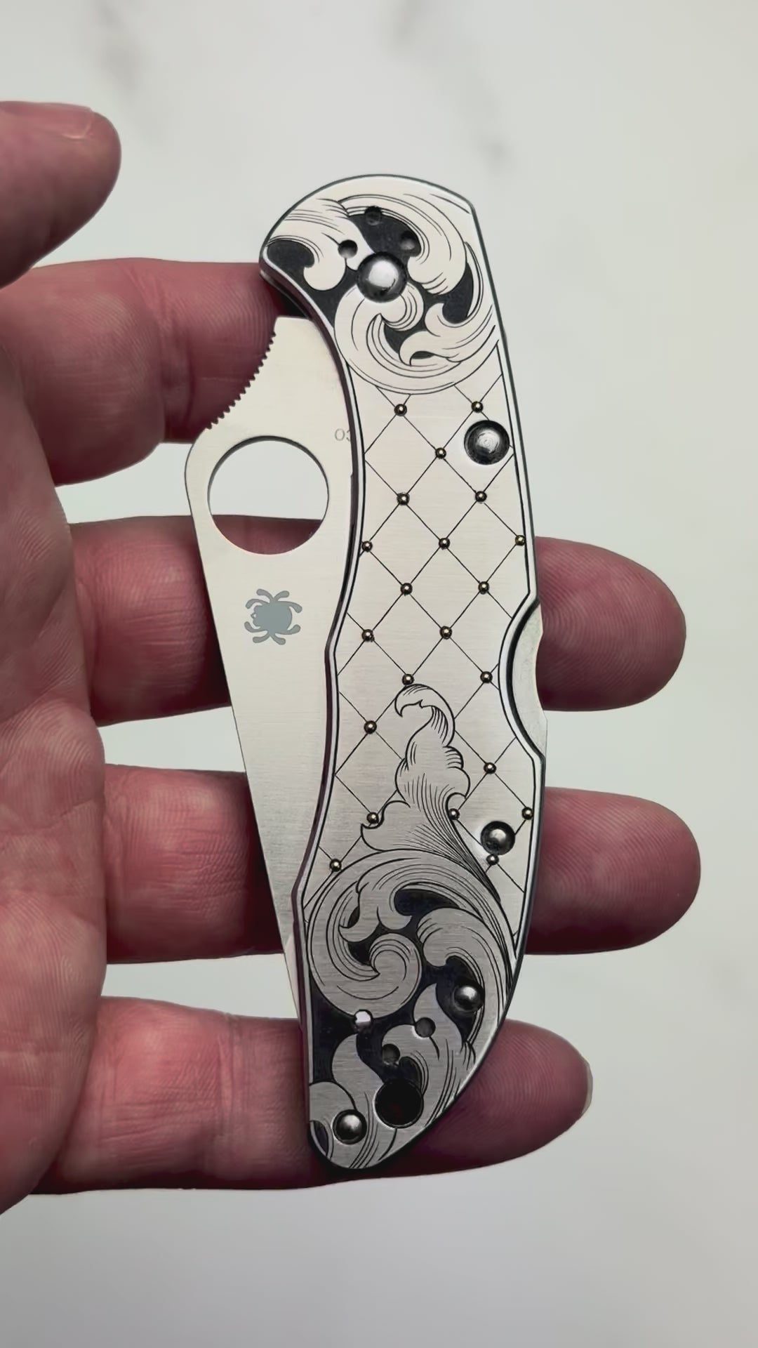 Custom 1-of-1 Hand Engraved Spyderco — Diamond Cut, 24K Gold Inlay & American Scroll No. 2